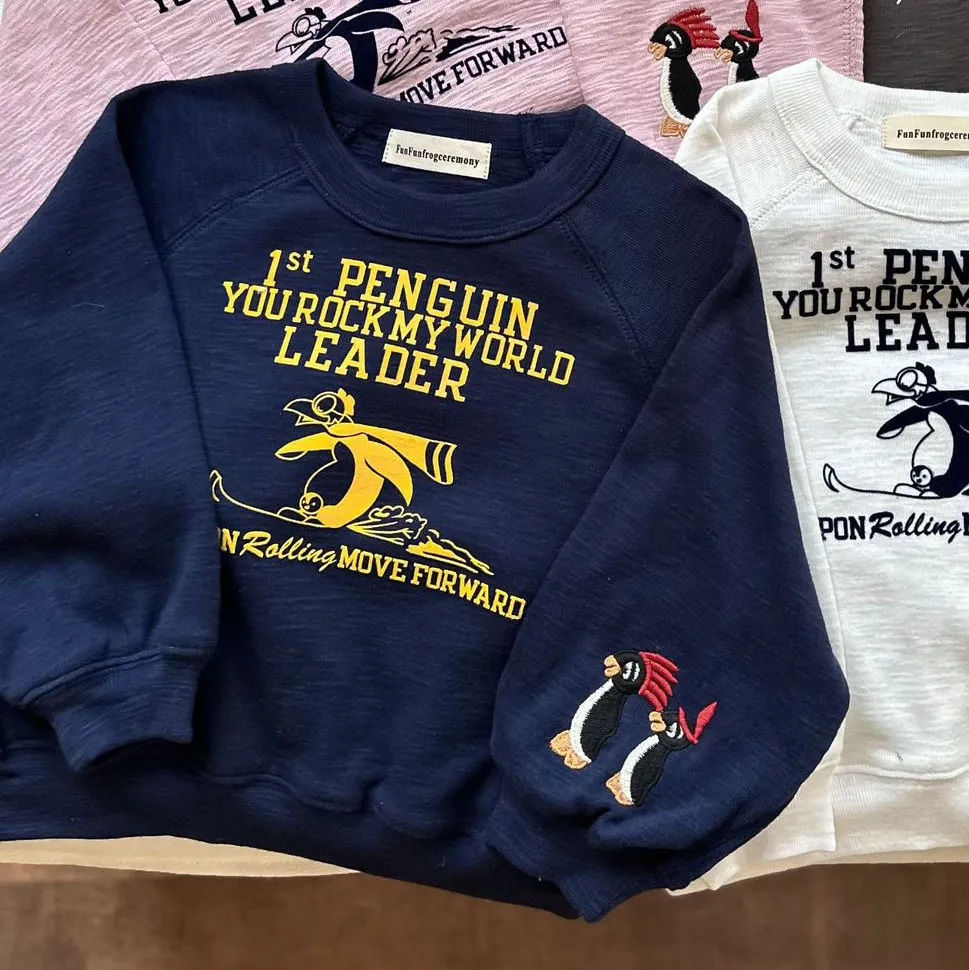 【90-140】春新作レトロペンギン刺しゅう配色英字ロゴトレーナー
