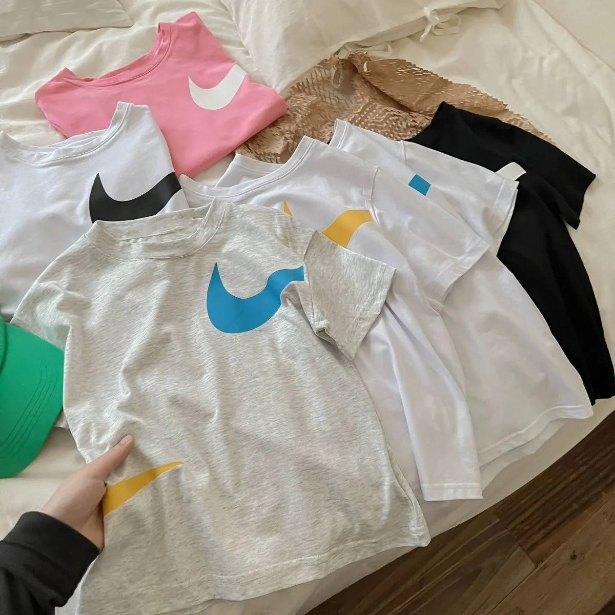 【90-140】質感のいい 合わせやすい  ファッション 通気性 ゆったり プリント 夏  Tシャツ