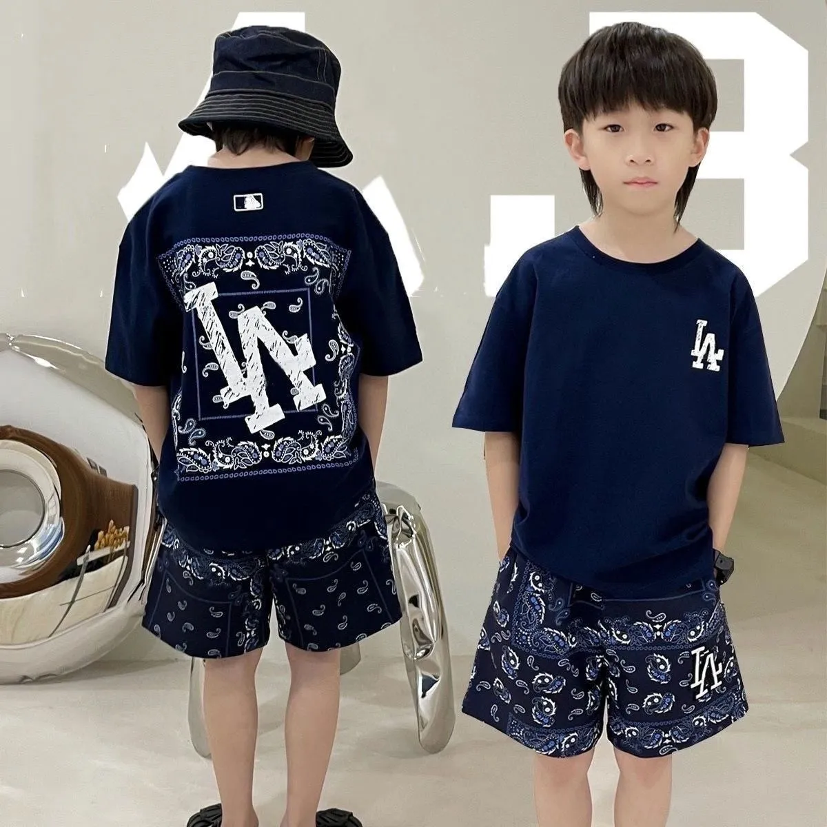【100-160】高級感 ファッション 2色選べる 夏 プリント カッコイイ 通気性 オーバーサイズ Ｔシャツ　