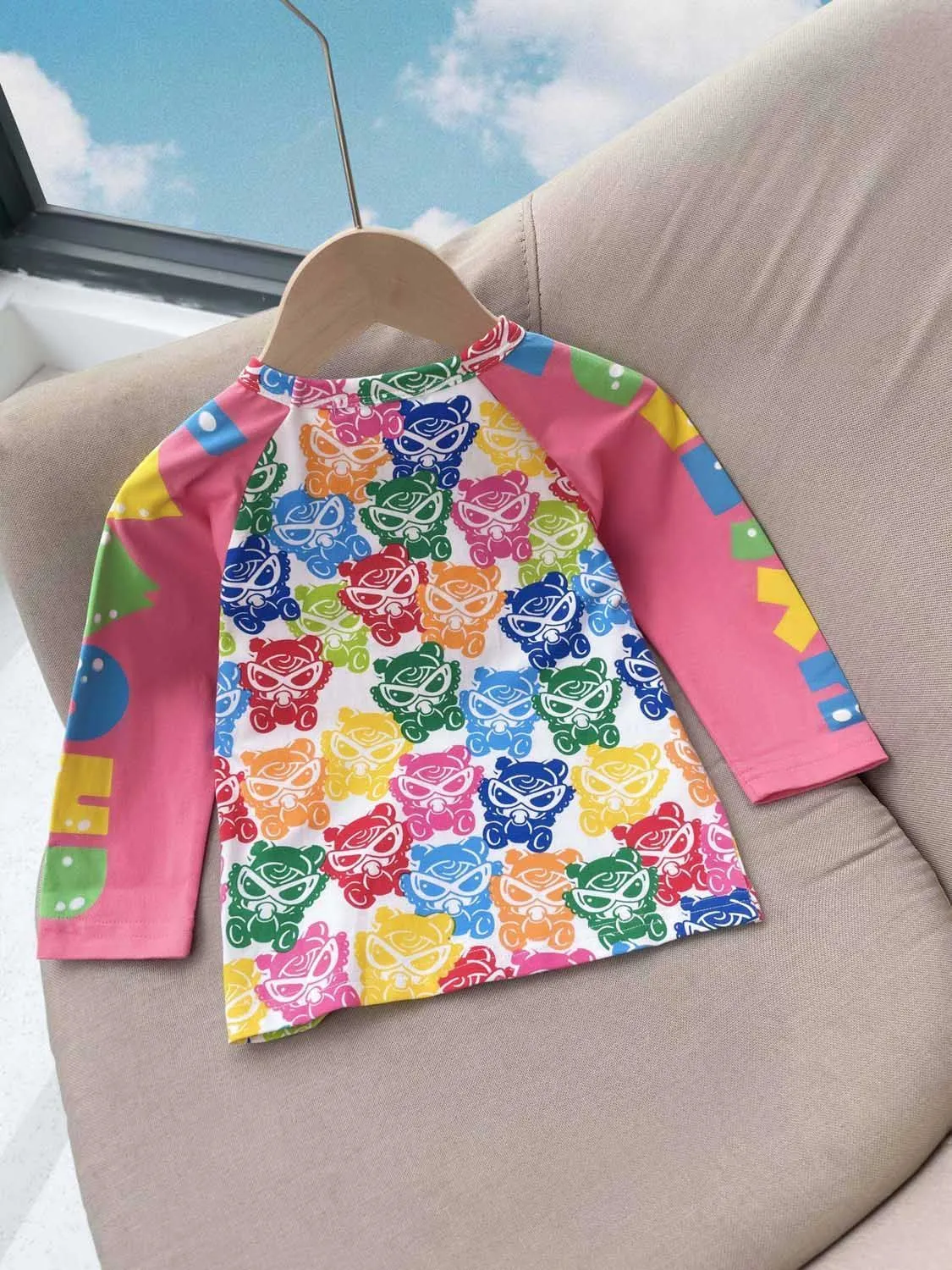 【90-130cm】存在感アップ 大注目 カラフル カートゥーン プリント 女の子 長袖 Ｔシャツ