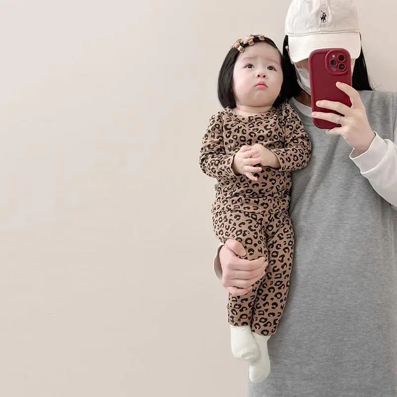 【73-110cm】今季も大注目 存在感アップ 肌に優しい ヒョウ柄 ベビー 長袖 パジャマ