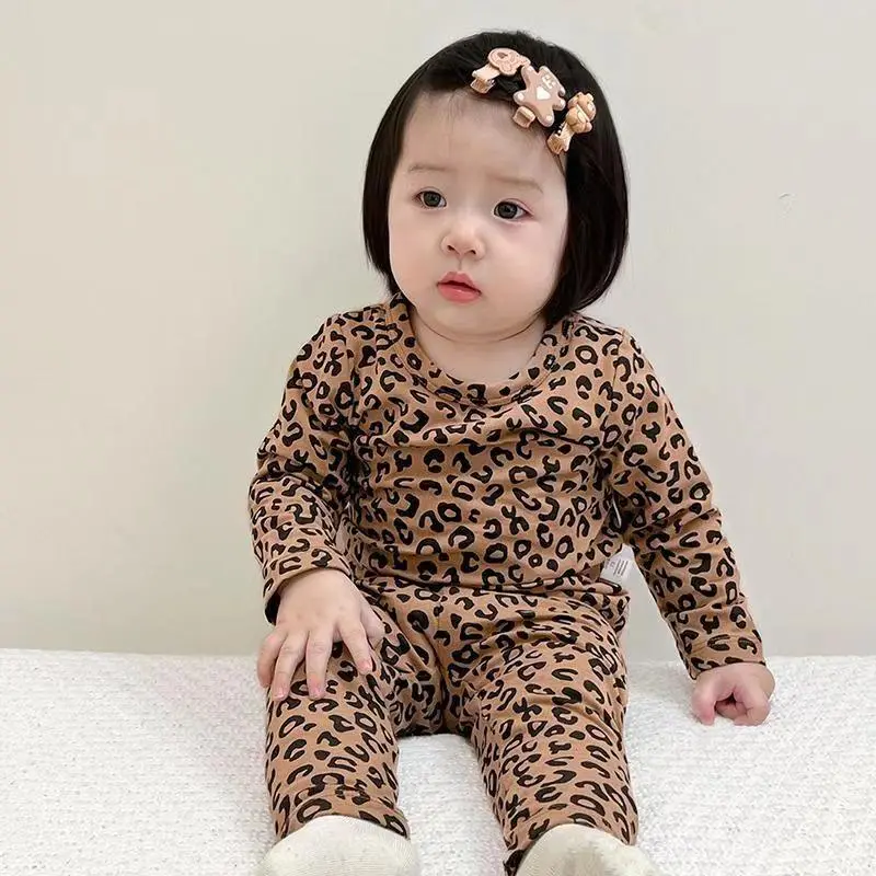 【73-110cm】今季も大注目 存在感アップ 肌に優しい ヒョウ柄 ベビー 長袖 パジャマ