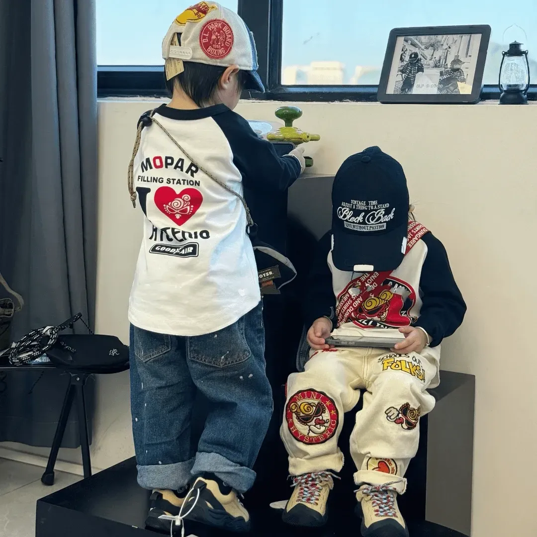 【90-160cm】絶対見逃さないで カラフル カジュアル ファッション 男の子 女の子 長袖 Ｔシャツ