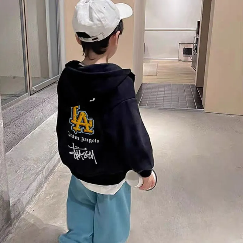 【90-160cm】人気上昇中 カッコイイ トレンド 着やすい 男の子 フード付き アウター