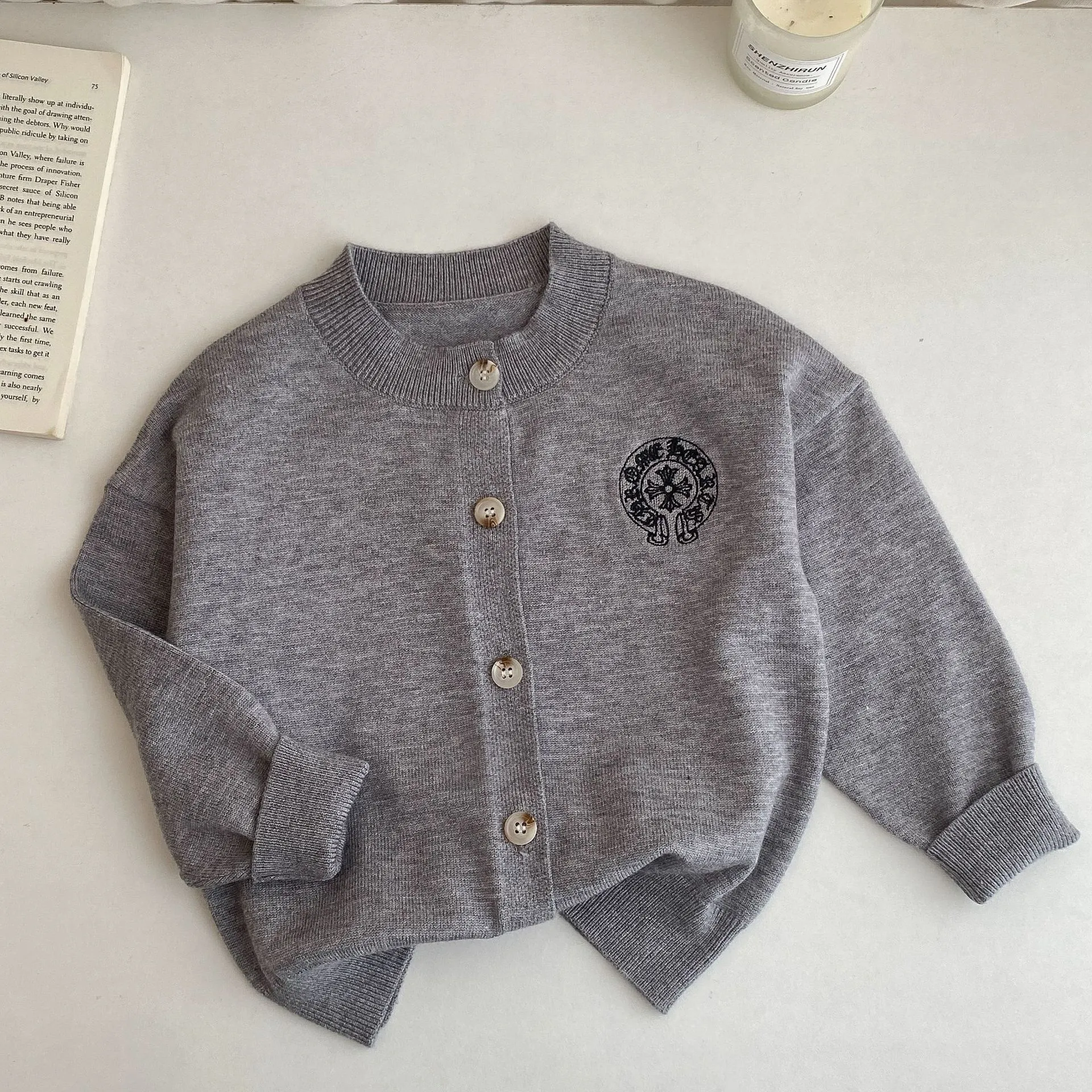 【100-150cm】今季大注目 トレンド 刺繍 アルファベット ニット カーディガン