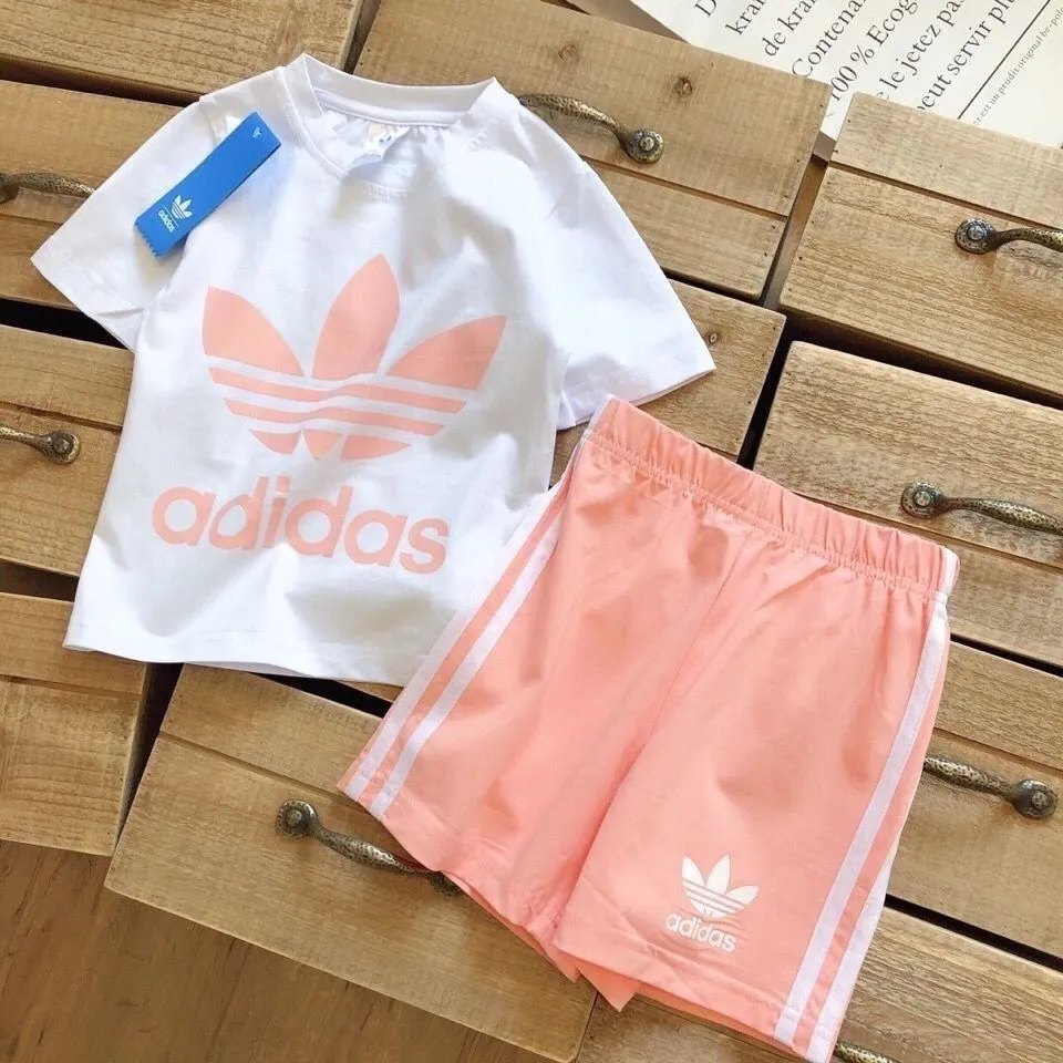 【100-160cm】二点セット 爆売れ中 大人気 カジュアル シンプル 半袖 Ｔシャツ＋ショートパンツ セット