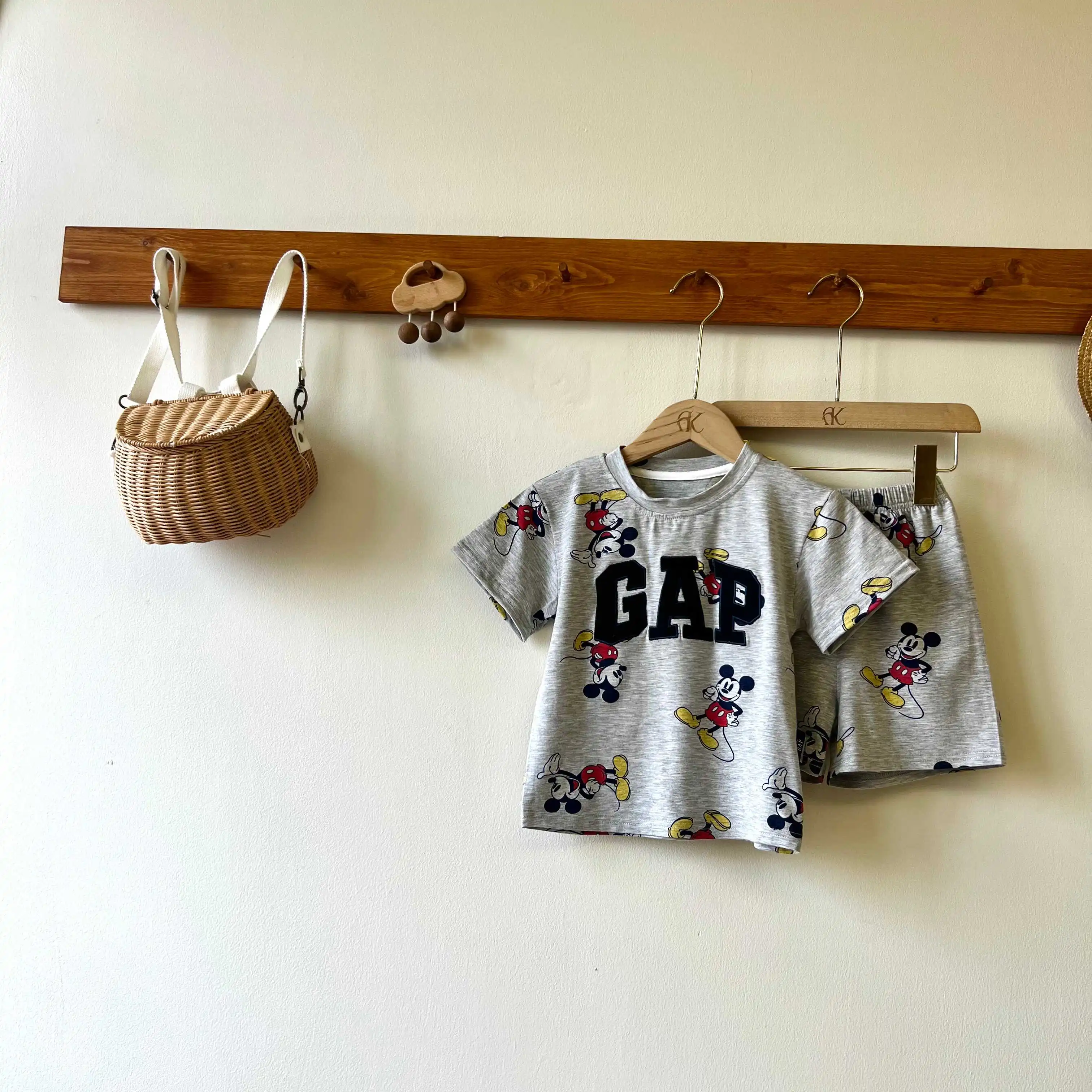 【80-130cm】二点セット 元気いっぱい プリント 可愛い 快適 半袖Ｔシャツ＋ショートパンツ セット