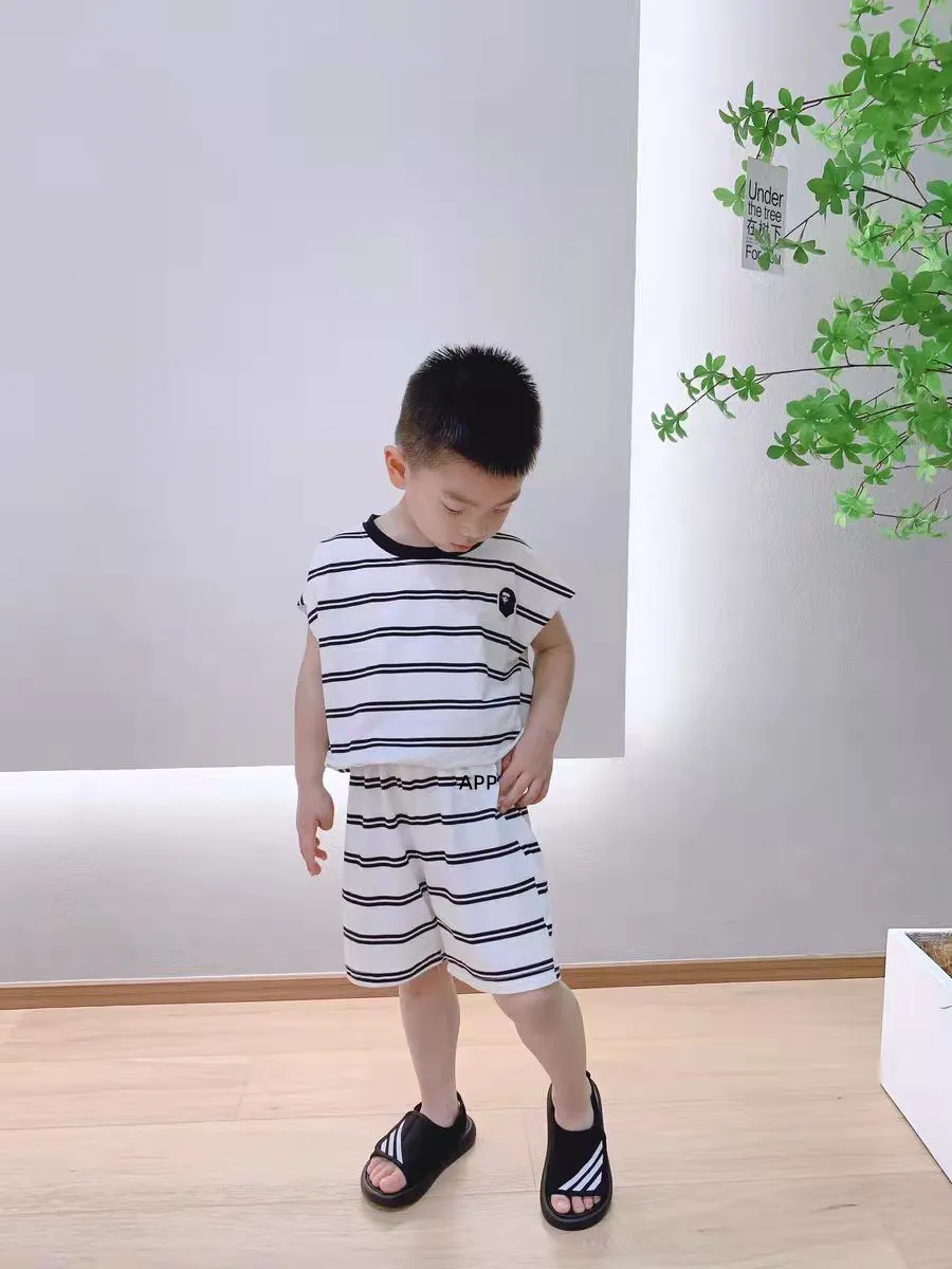 【80-130cm】二点セット 大活躍 ボーダー柄 カジュアル タンクトップ＋ショートパンツ セット