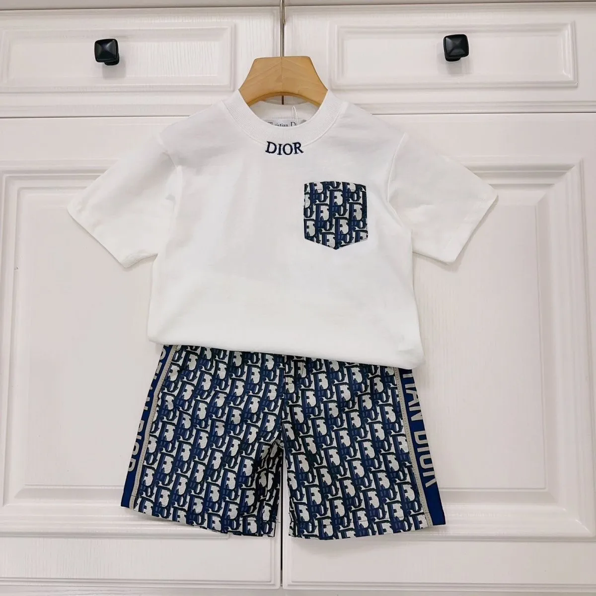【90-160cm】二点セット 絶対欲しい スタイリッシュ  カジュアル 快適 半袖 Ｔシャツ＋ショートパンツ セット