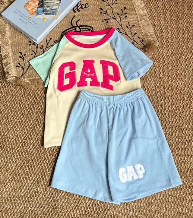 【80-130cm】二点セット 大人気 カジュアル 可愛い 快適 半袖Ｔシャツ＋ショートパンツ セット
