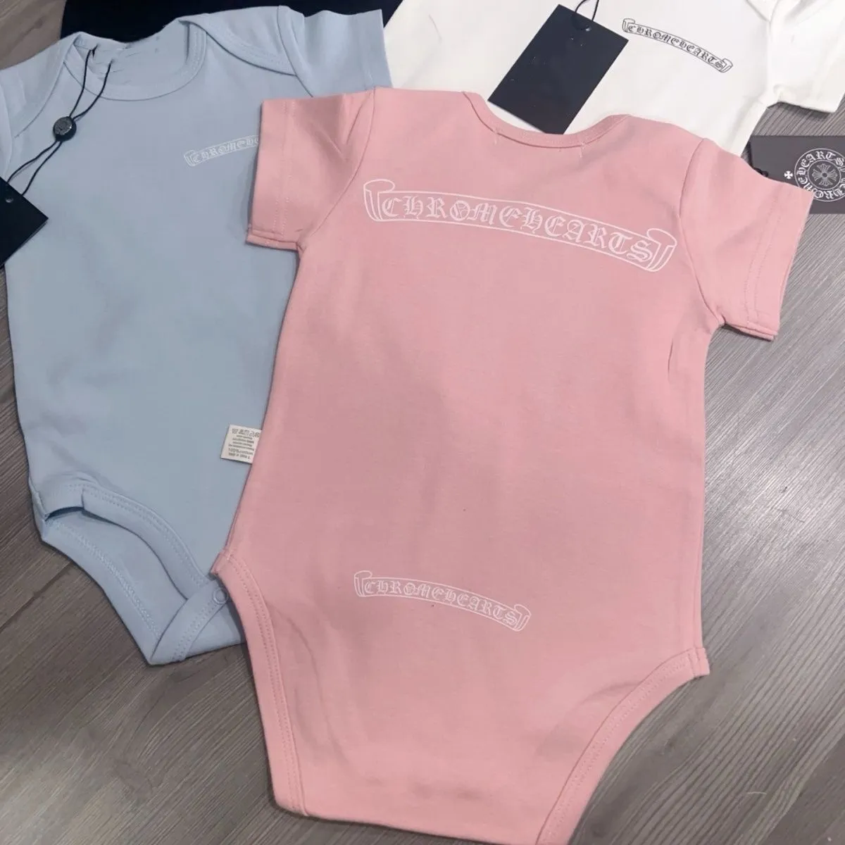 【3M-24M】今季も大注目 やわらかな素材  快適  トレンド  ベビー 半袖 ロンパース