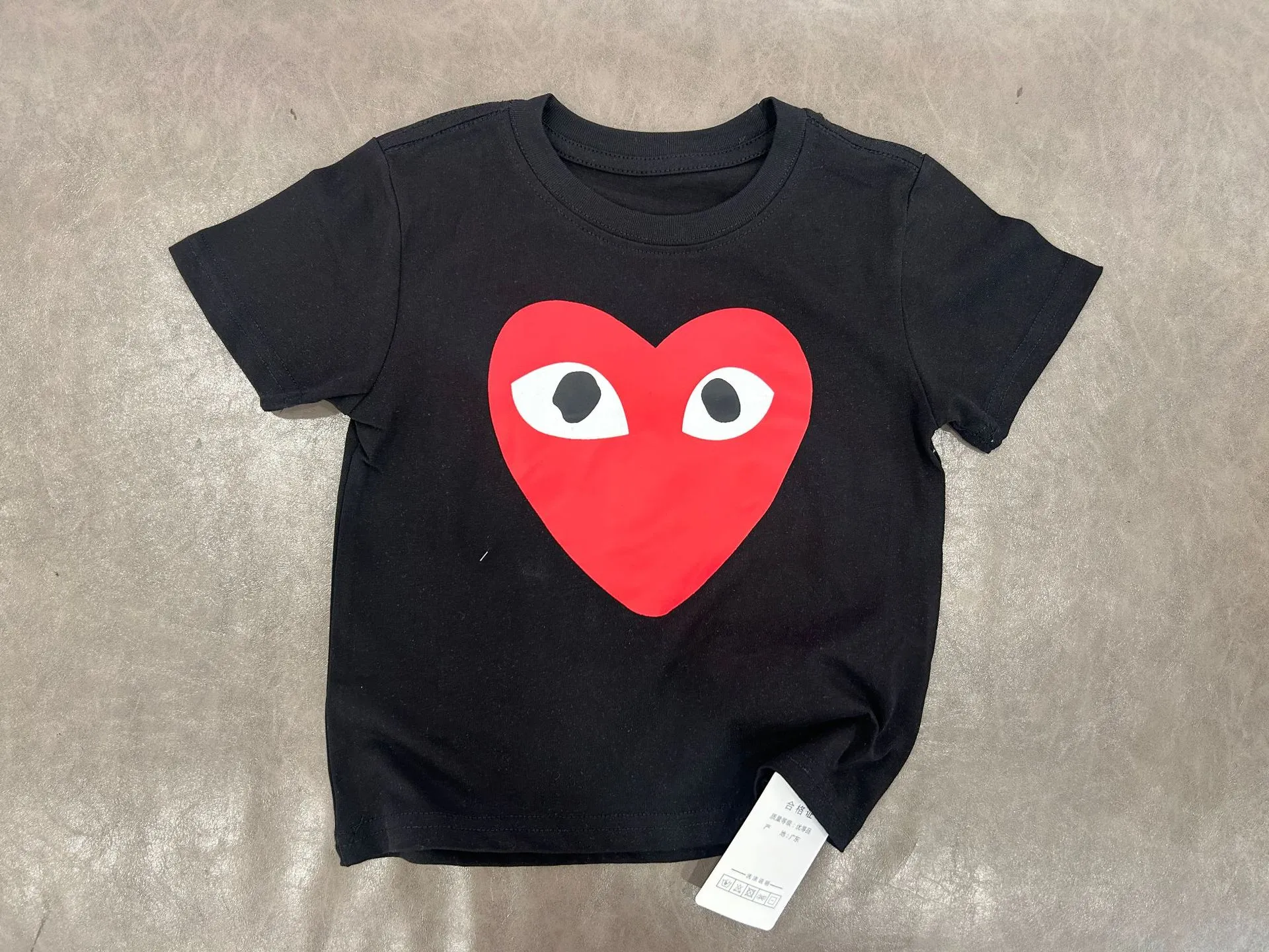 【90-160cm】存在感アップ  大注目 カジュアル ハート柄 男女限らず 半袖 Ｔシャツ