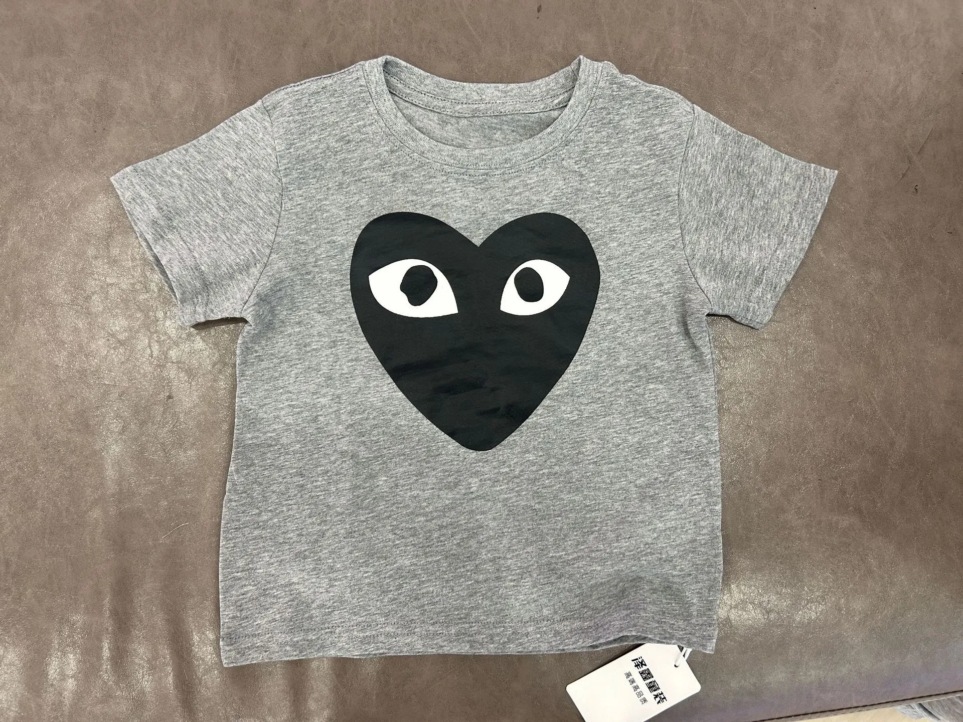 【90-160cm】存在感アップ  大注目 カジュアル ハート柄 男女限らず 半袖 Ｔシャツ