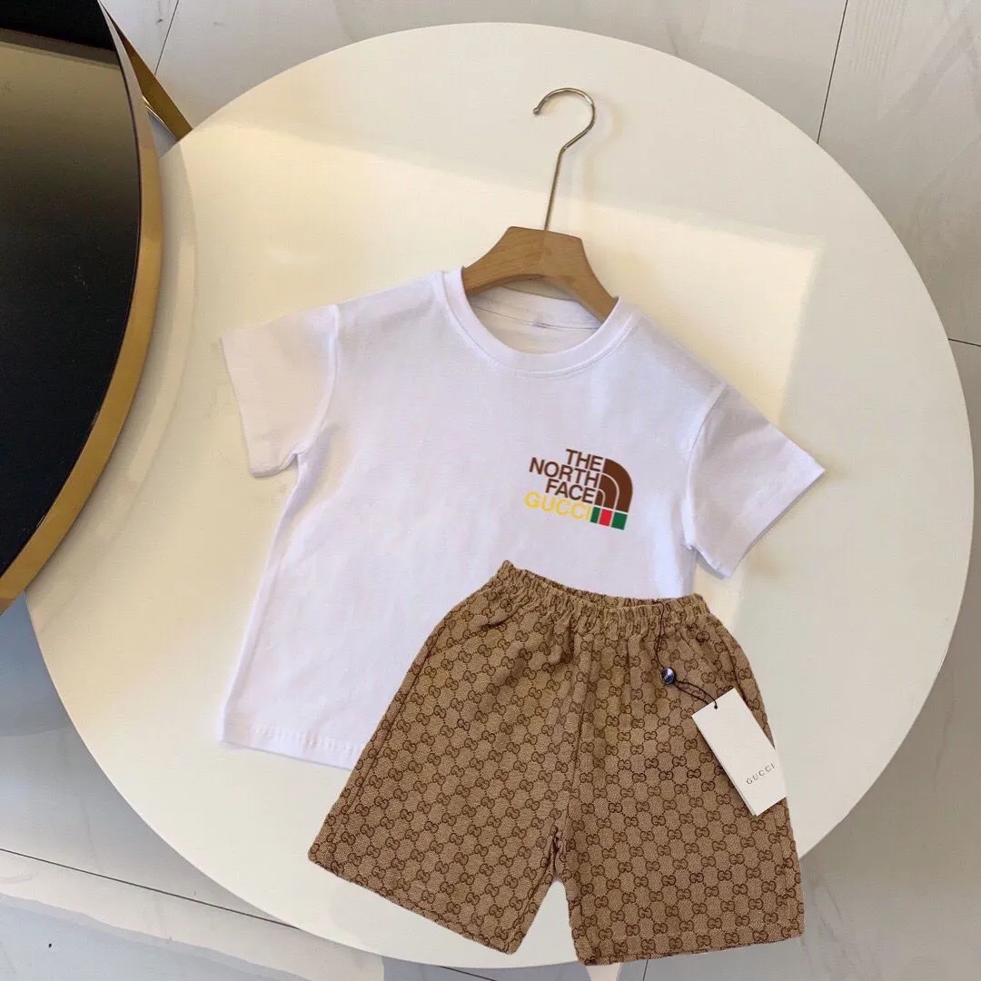 【90-160cm】二点セット 売り切れ必至 多色展開 快適 着やすい 半袖Ｔシャツ＋ショートパンツ セット