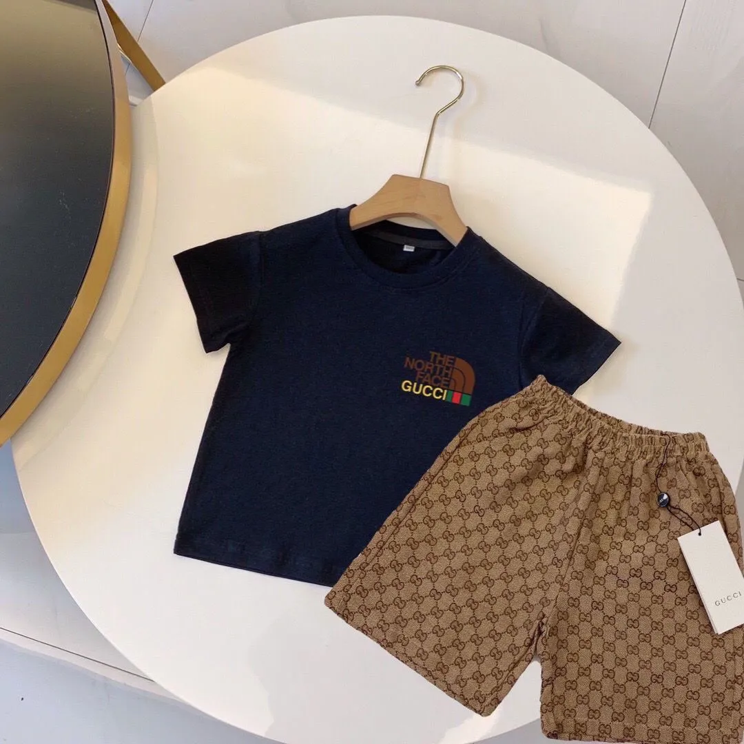 【90-160cm】二点セット 売り切れ必至 多色展開 快適 着やすい 半袖Ｔシャツ＋ショートパンツ セット