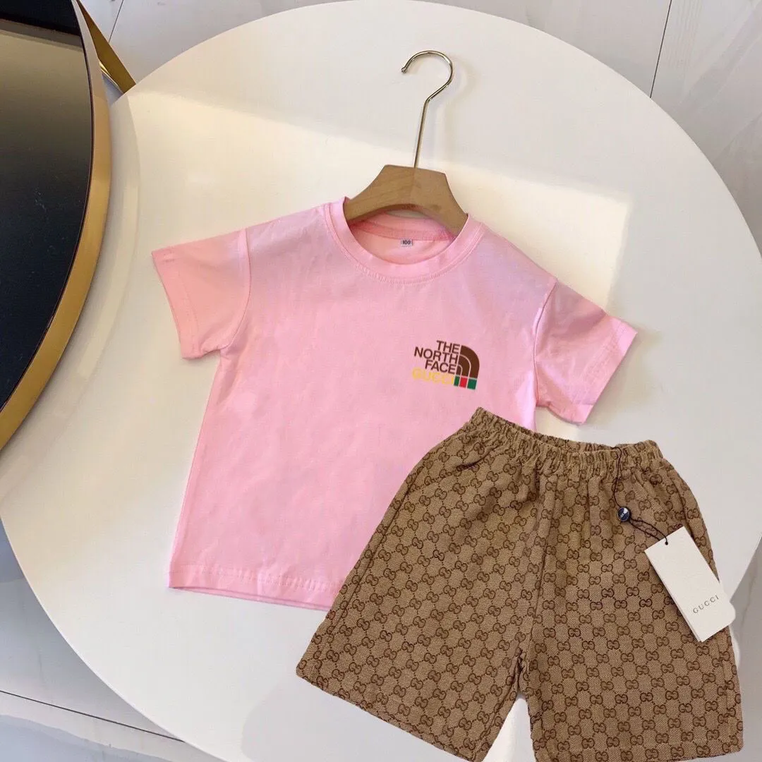 【90-160cm】二点セット 売り切れ必至 多色展開 快適 着やすい 半袖Ｔシャツ＋ショートパンツ セット