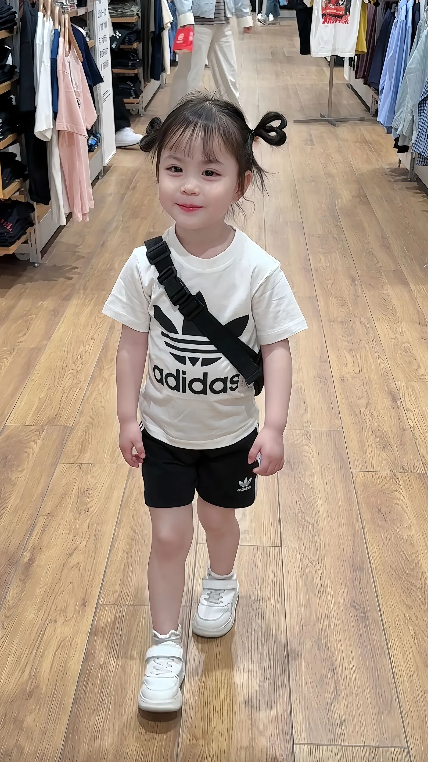 【90-150cm】二点セット 絶対見逃さないで トレンド  スポーティー 半袖Ｔシャツ＋ショートパンツ セットアップ
