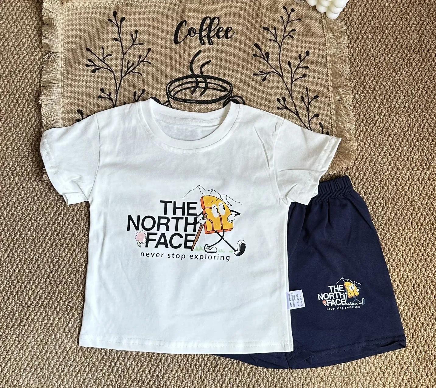 【80-130cm】二点セット 大人気 カジュアル 動きやすい 半袖Ｔシャツ＋ショートパンツ セットアップ