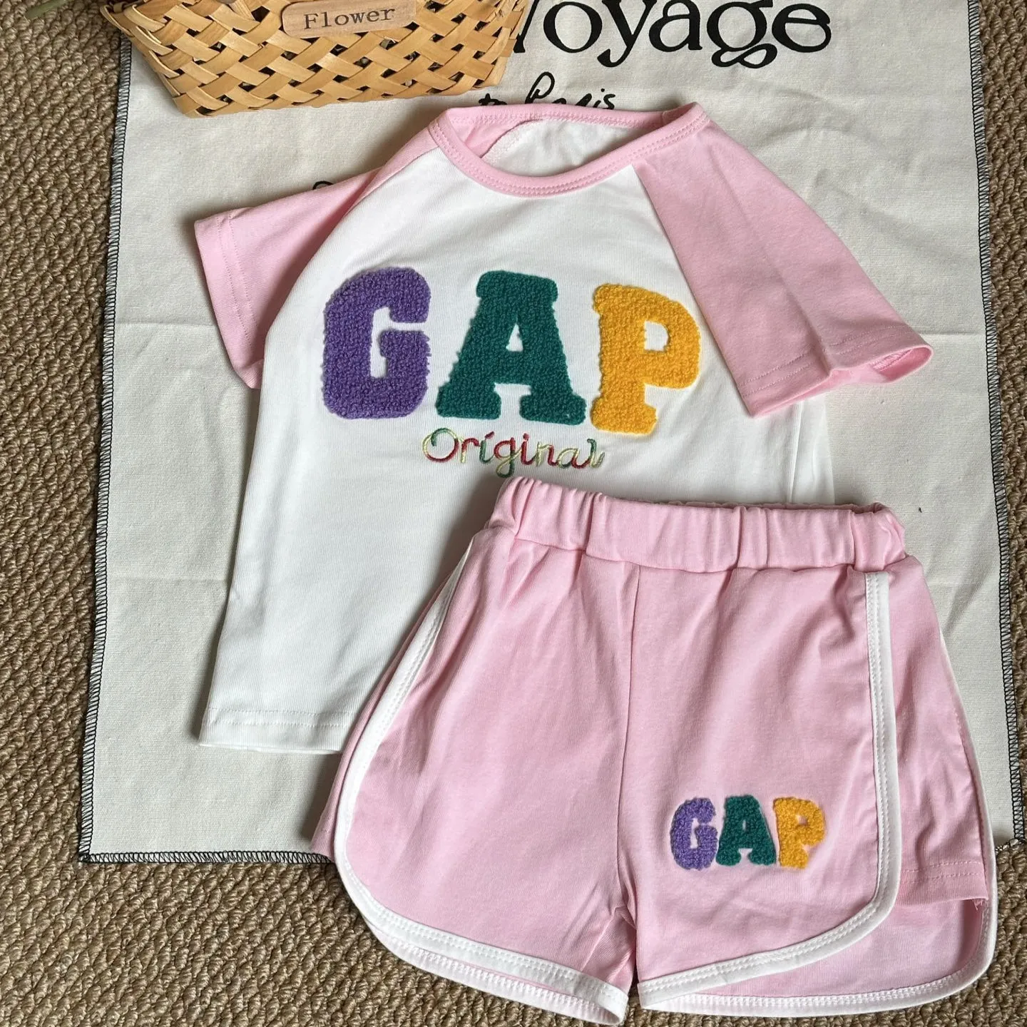 【80-130cm】二点セット 話題沸騰中 大注目 カジュアル 着やすい 半袖Ｔシャツ＋ショートパンツ セットアップ