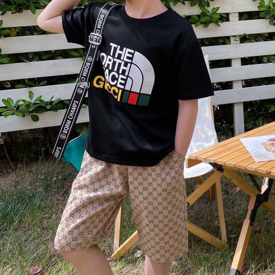 【90-160cm】二点セット 話題沸騰中 質感のいい  カジュアル 半袖Ｔシャツ＋ショートパンツ セットアップ