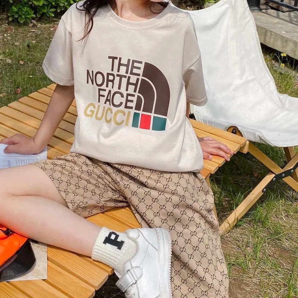 【90-160cm】二点セット 話題沸騰中 質感のいい  カジュアル 半袖Ｔシャツ＋ショートパンツ セットアップ