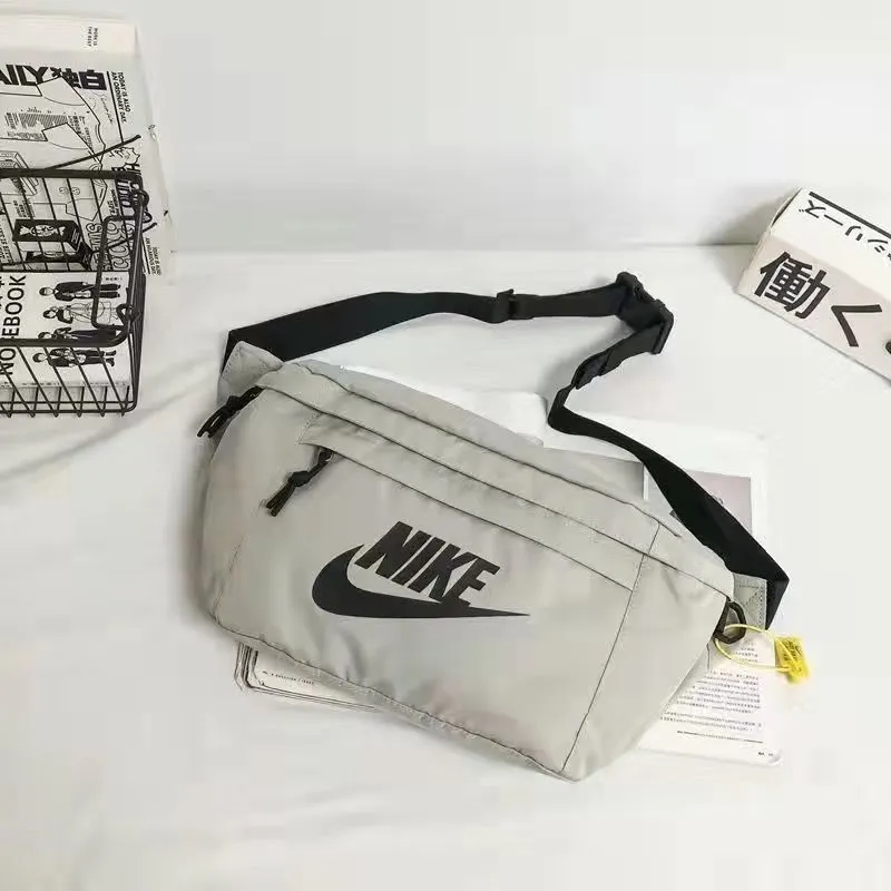 【激安1円！！】人気上昇中 カジュアル シンプル 収納力抜群 合わせやすい バッグ サコッシュ　