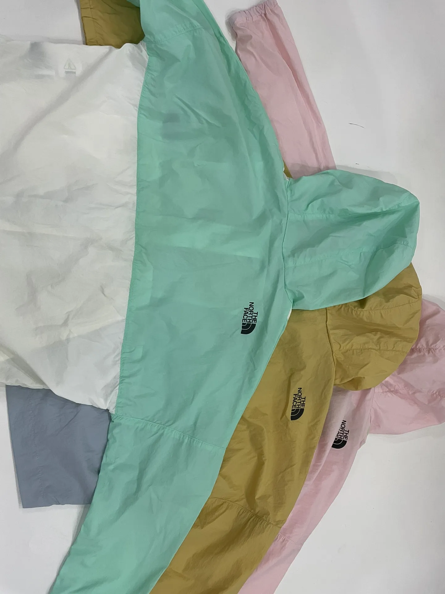 【100-165cm】絶対後悔しない 大活躍 お出かけに最適 通気性素材 UVカット フード付き アウター