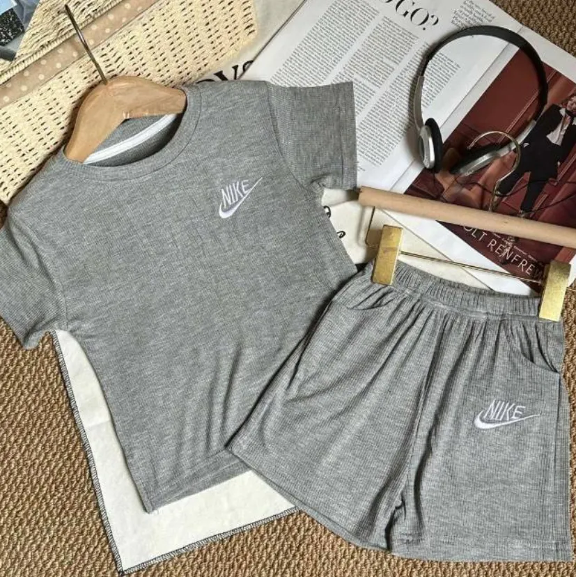【80-130cm】二点セット 話題沸騰中 品質満点 通気性抜群 無地  半袖Ｔシャツ＋ショートパンツ セットアップ