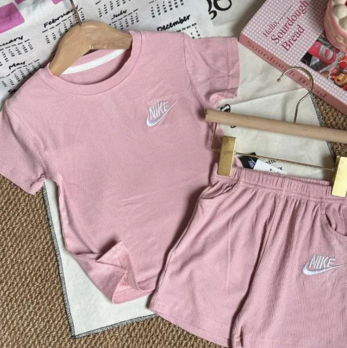 【80-130cm】二点セット 話題沸騰中 品質満点 通気性抜群 無地  半袖Ｔシャツ＋ショートパンツ セットアップ