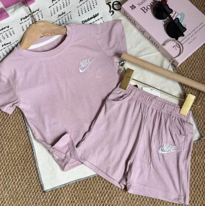 【80-130cm】二点セット 話題沸騰中 品質満点 通気性抜群 無地  半袖Ｔシャツ＋ショートパンツ セットアップ