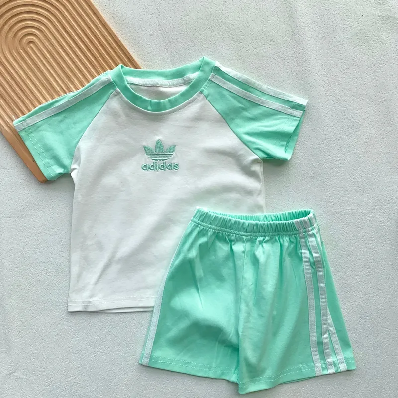 【90-140cm】二点セット よく売れる トレンド  多色展開 半袖Ｔシャツ＋ショートパンツ セットアップ