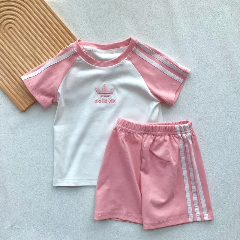 【90-140cm】二点セット よく売れる トレンド  多色展開 半袖Ｔシャツ＋ショートパンツ セットアップ