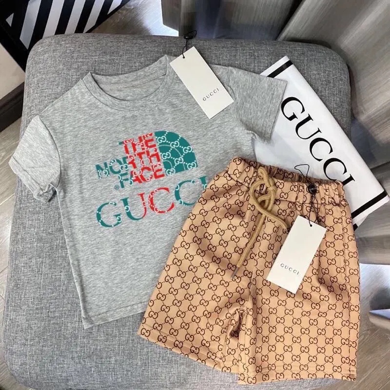 【90-160cm】二点セット 絶対後悔しない カジュアル 多色展開 快適 半袖 Ｔシャツ＋ショートパンツ セットアップ