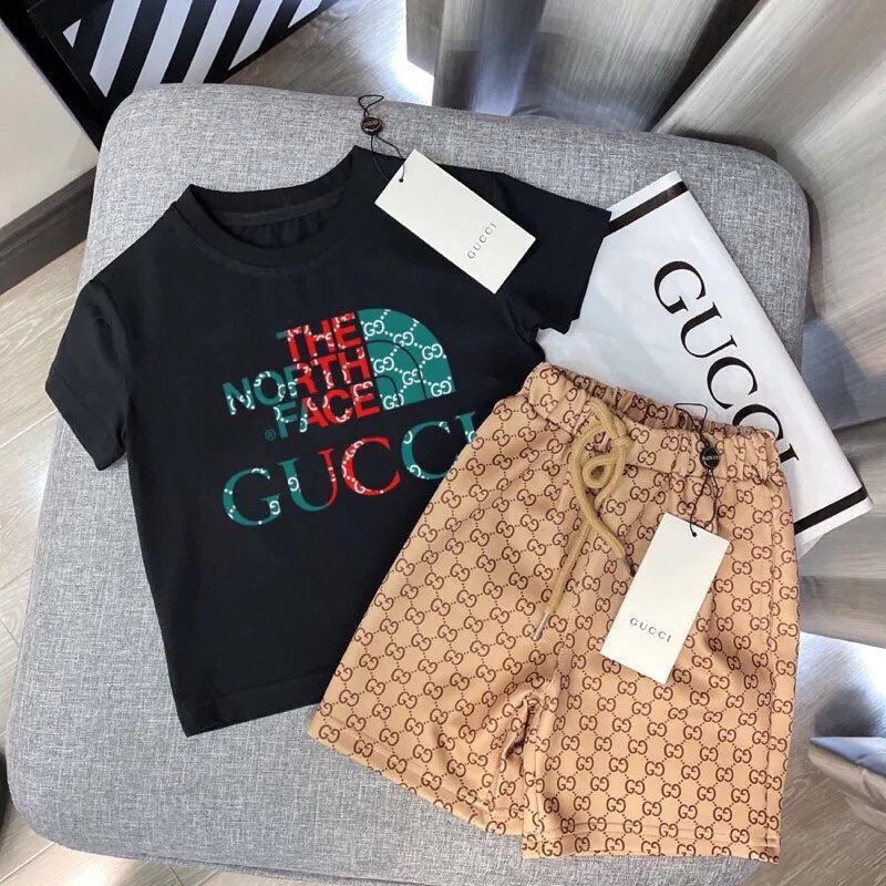 【90-160cm】二点セット 絶対後悔しない カジュアル 多色展開 快適 半袖 Ｔシャツ＋ショートパンツ セットアップ