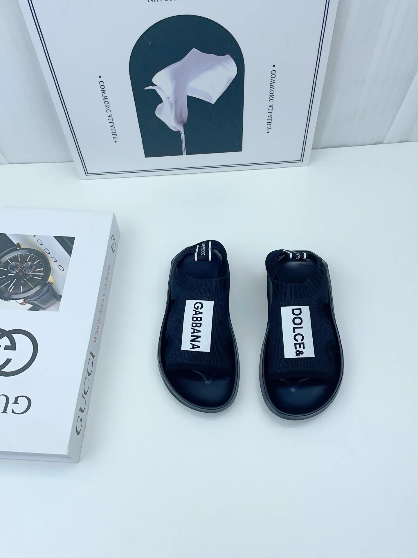 絶対見逃さないで ニット素材 ロゴ入り オープントゥ キッズ サンダル