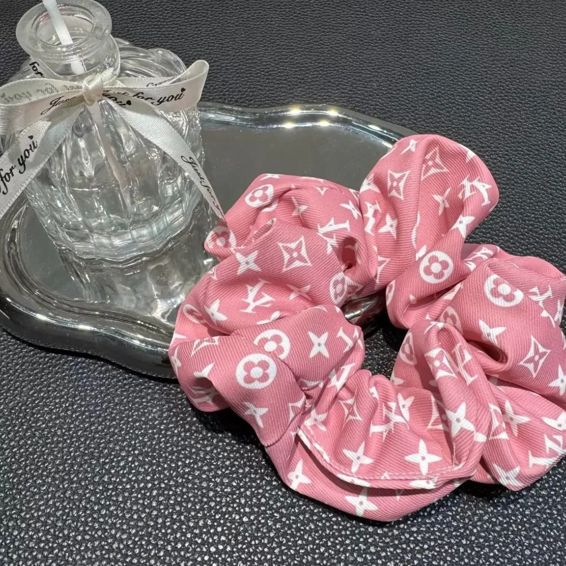 【激安1円！！】小物で季節感アップ ほどよいボリューム感 明るくて可愛い ヘアゴム カラフルシュシュ