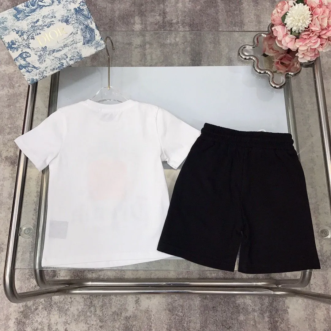 【90-160cm】二点セット リピーター多数 多色展開 カジュアル トレンド 半袖Ｔシャツ+ショートパンツ セットアップ