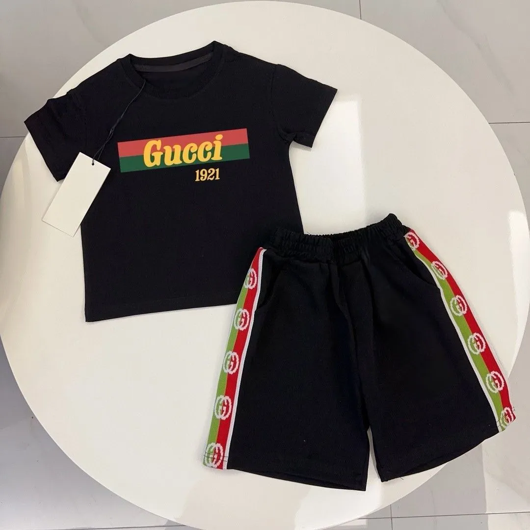 【90-160cm】二点セット 人気爆発中 爆売れ中 スポーティ シンプル 半袖Ｔシャツ+ショートパンツ セットアップ