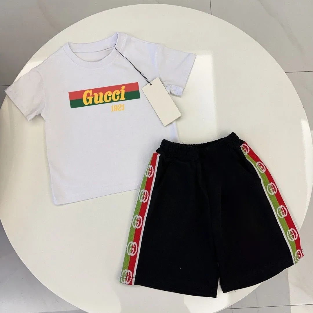 【90-160cm】二点セット 人気爆発中 爆売れ中 スポーティ シンプル 半袖Ｔシャツ+ショートパンツ セットアップ