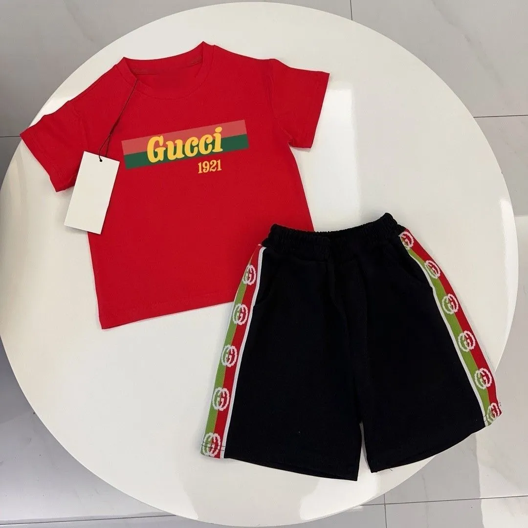 【90-160cm】二点セット 人気爆発中 爆売れ中 スポーティ シンプル 半袖Ｔシャツ+ショートパンツ セットアップ