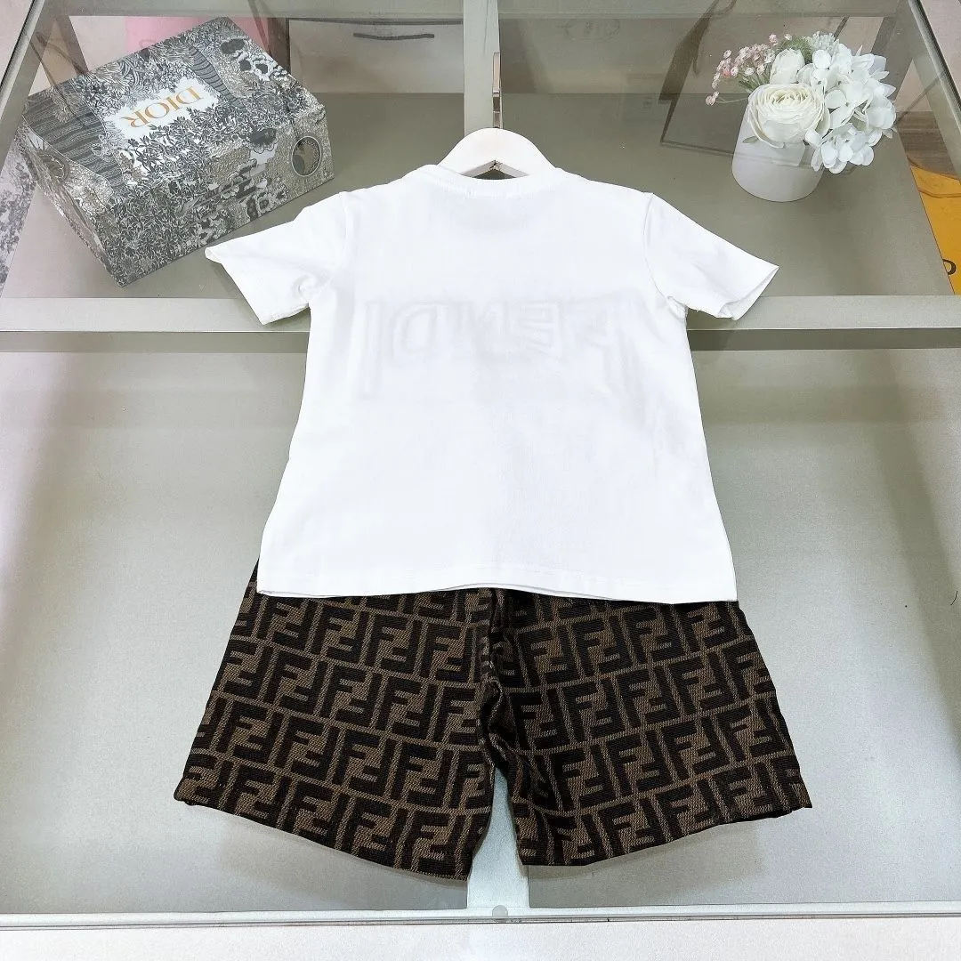 【90-160cm】二点セット ママたちに大好評 売れ筋 スポーティ 快適 半袖Ｔシャツ+ショートパンツ セットアップ
