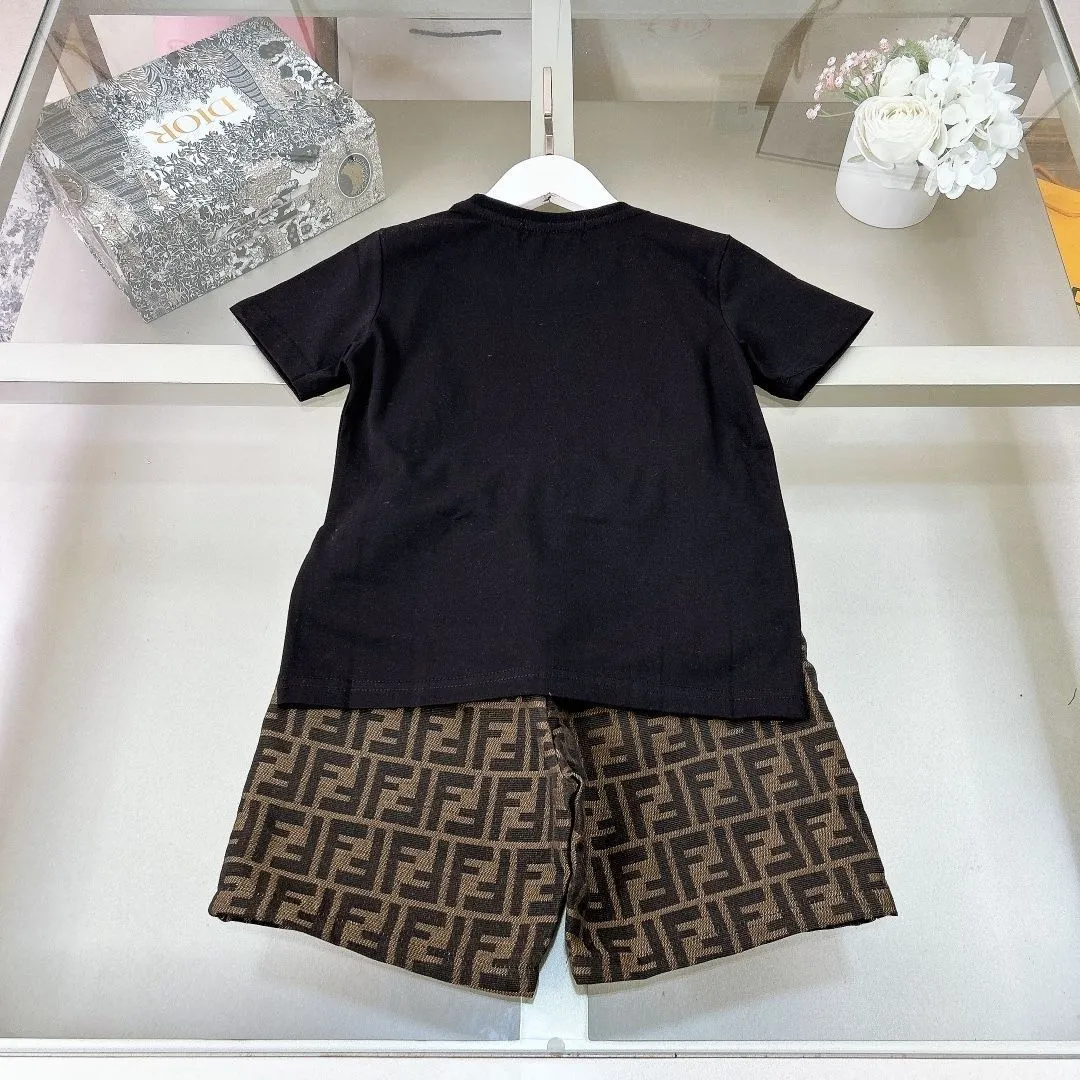 【90-160cm】二点セット ママたちに大好評 売れ筋 スポーティ 快適 半袖Ｔシャツ+ショートパンツ セットアップ