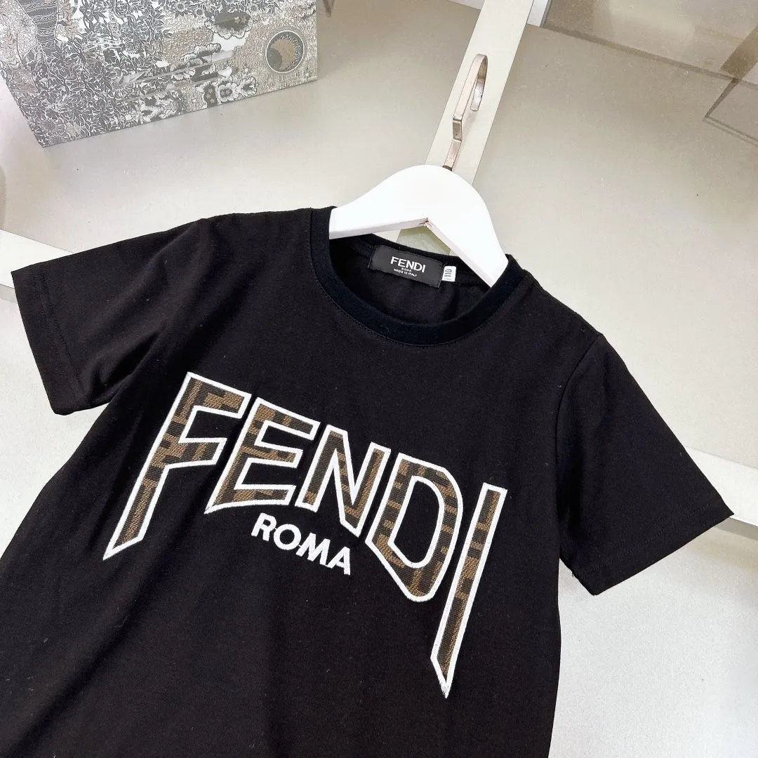 【90-160cm】二点セット ママたちに大好評 売れ筋 スポーティ 快適 半袖Ｔシャツ+ショートパンツ セットアップ