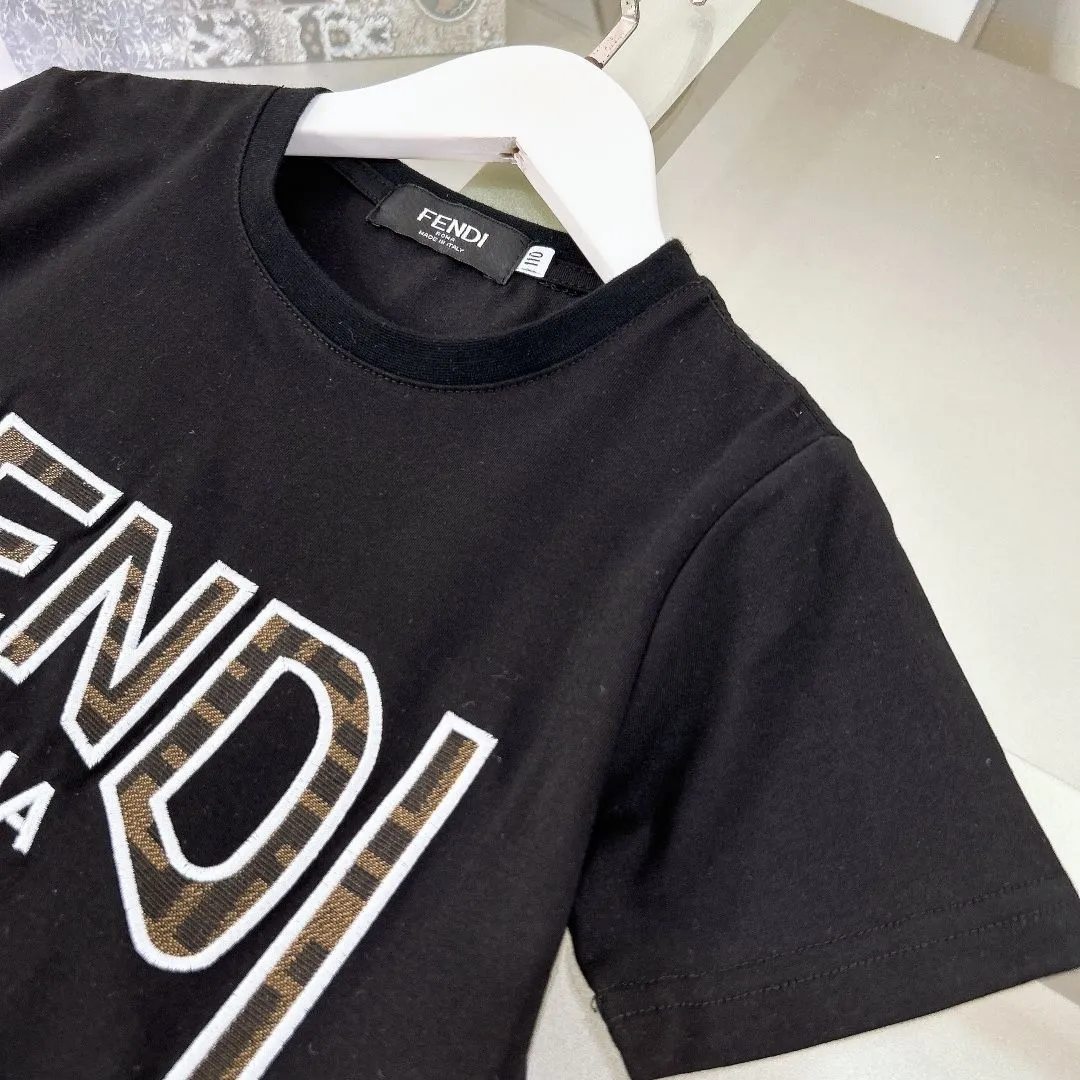 【90-160cm】二点セット ママたちに大好評 売れ筋 スポーティ 快適 半袖Ｔシャツ+ショートパンツ セットアップ