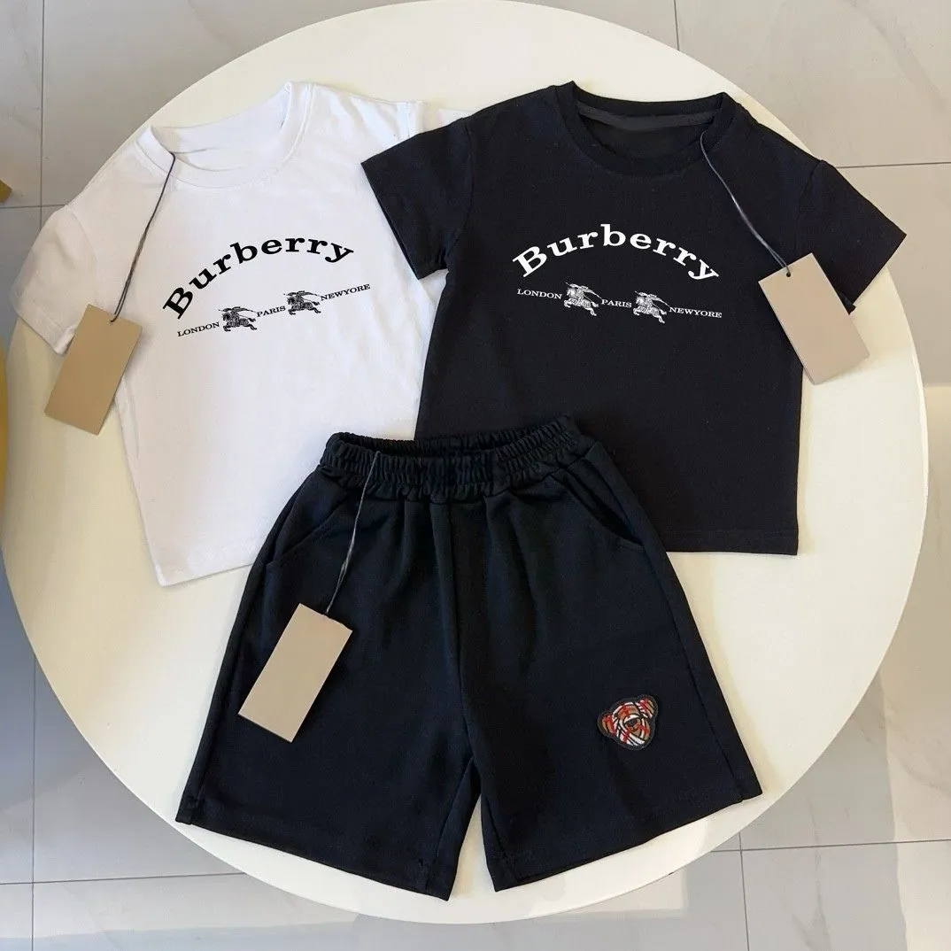 【90-160cm】二点セット 夏にぴったり シンプル カジュアル 快適 半袖Ｔシャツ+ショートパンツ セットアップ
