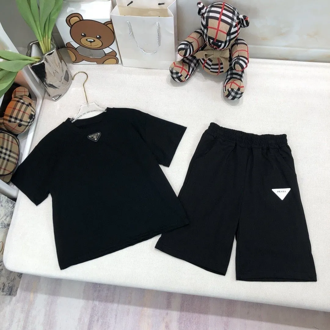 【90-160cm】二点セット リラックス感ある 大人気 シンプル 半袖Ｔシャツ+ショートパンツ セットアップ
