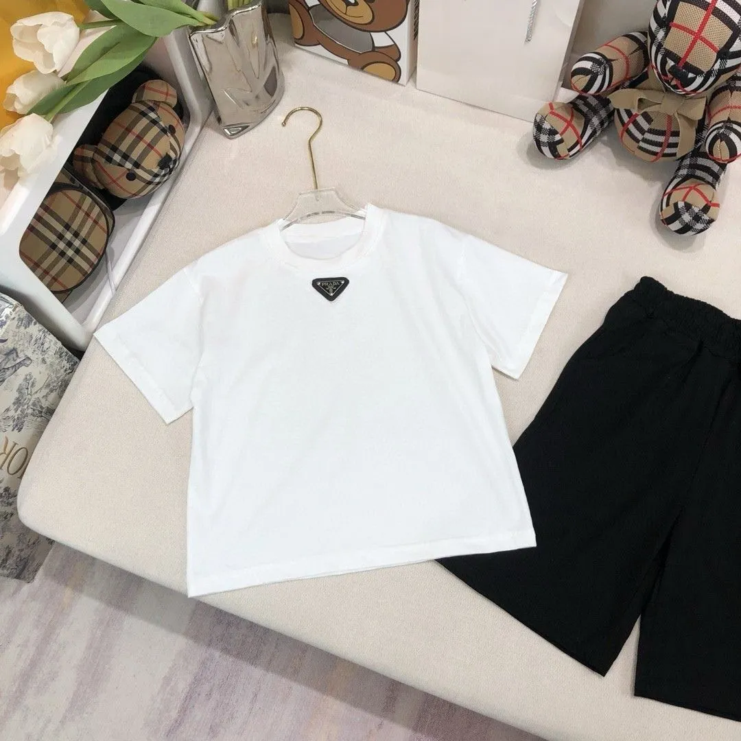 【90-160cm】二点セット リラックス感ある 大人気 シンプル 半袖Ｔシャツ+ショートパンツ セットアップ