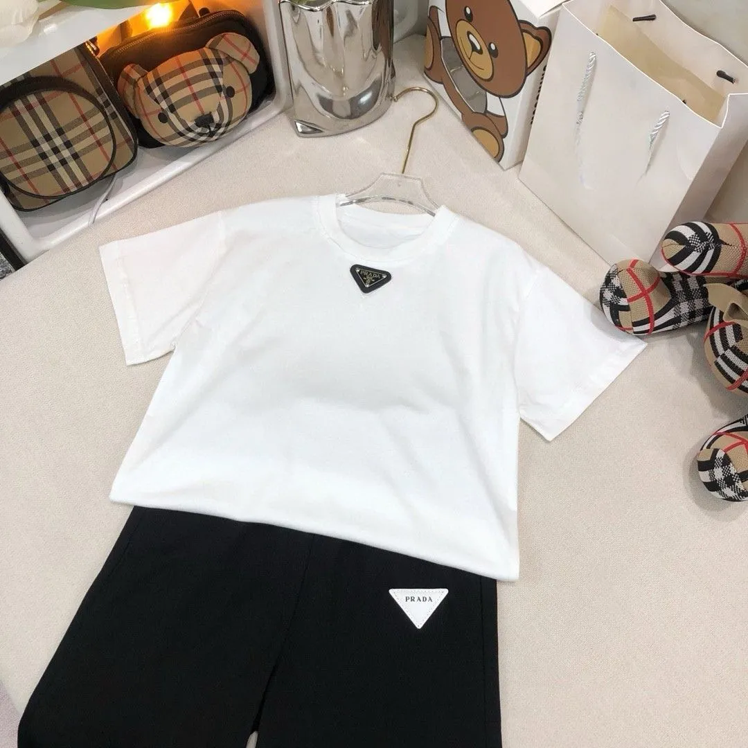 【90-160cm】二点セット リラックス感ある 大人気 シンプル 半袖Ｔシャツ+ショートパンツ セットアップ
