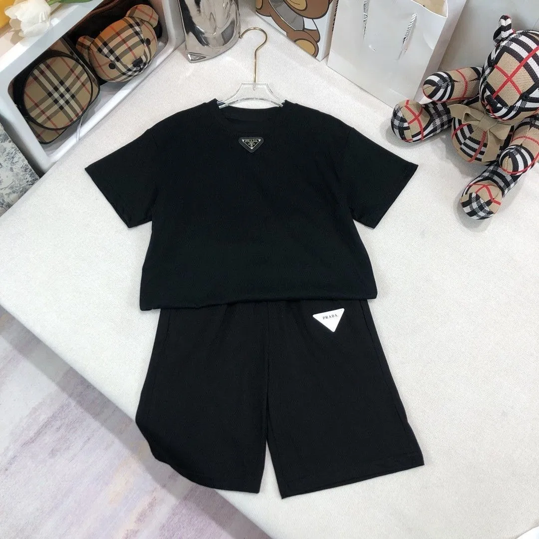 【90-160cm】二点セット リラックス感ある 大人気 シンプル 半袖Ｔシャツ+ショートパンツ セットアップ