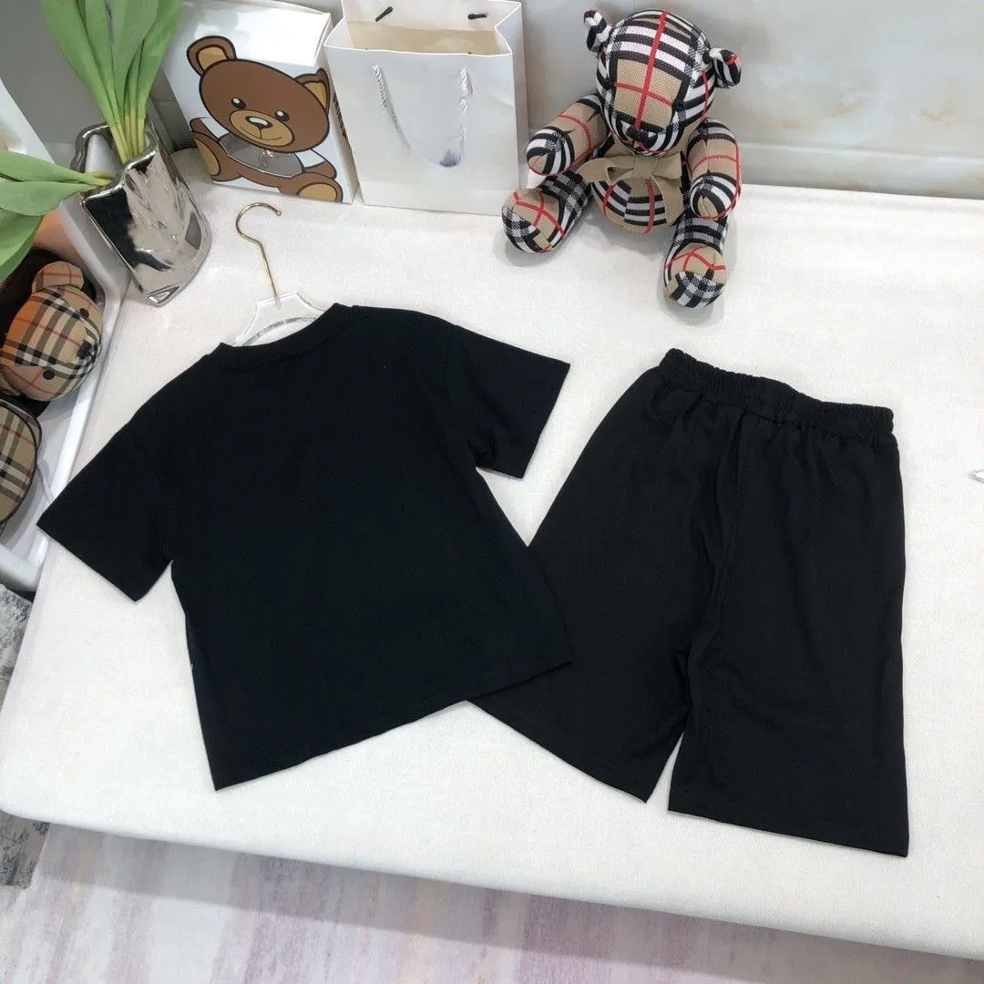 【90-160cm】二点セット リラックス感ある 大人気 シンプル 半袖Ｔシャツ+ショートパンツ セットアップ